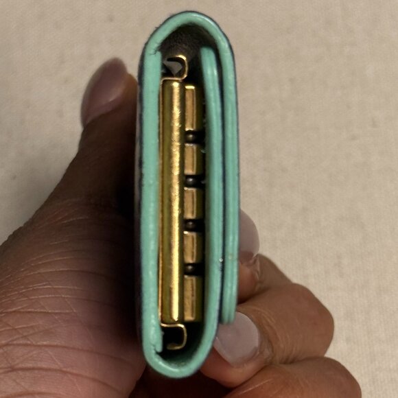 Louis Vuitton Monogram Vernis 4 Key Holder - Picture 10 of 12